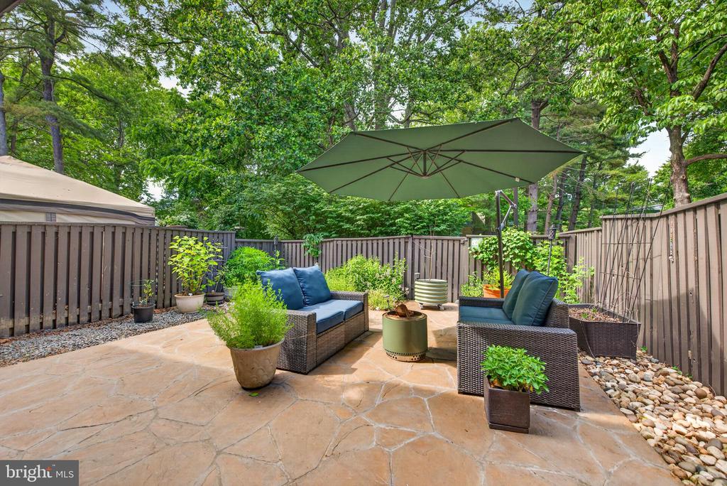 1816 IVY OAK SQUARE 47