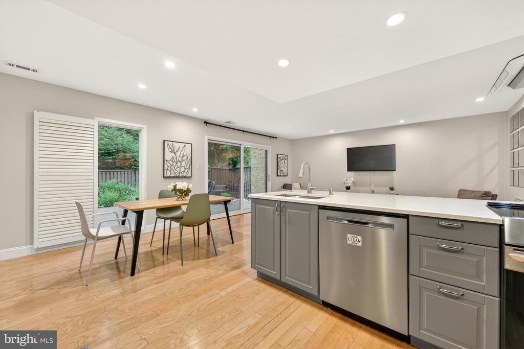 1816 IVY OAK SQUARE 47