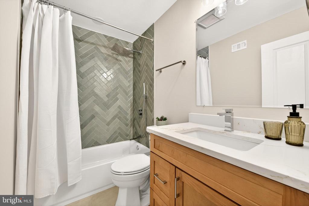 1816 IVY OAK SQUARE 47
