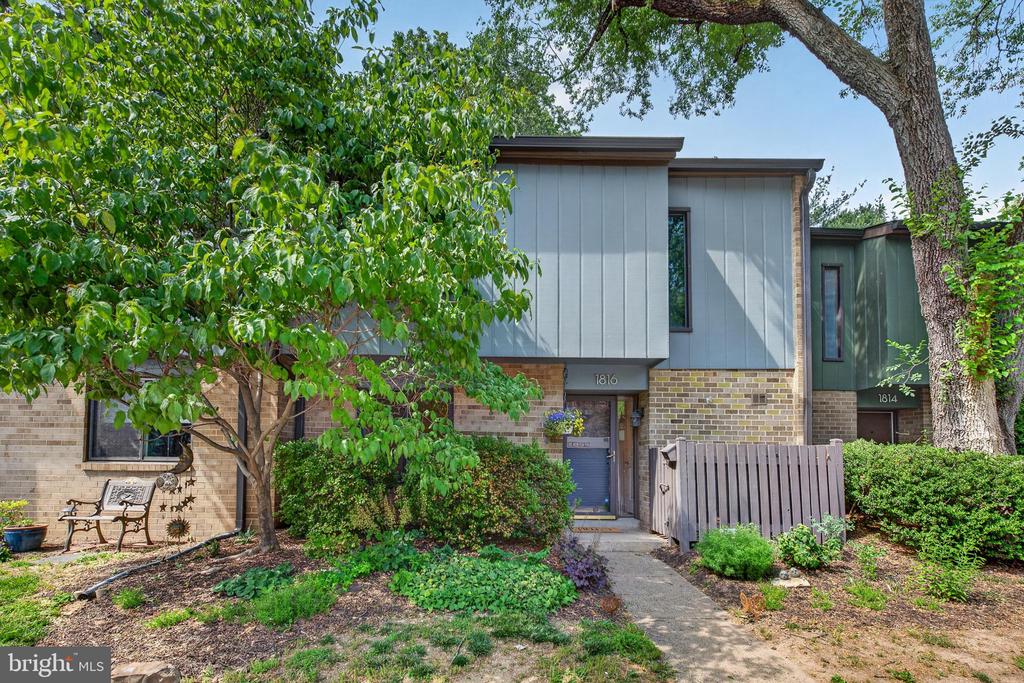 1816 IVY OAK SQUARE 47