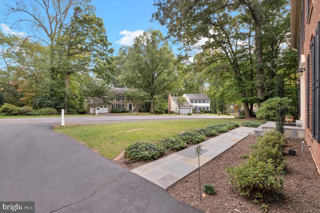 11556 SOUTHINGTON LANE