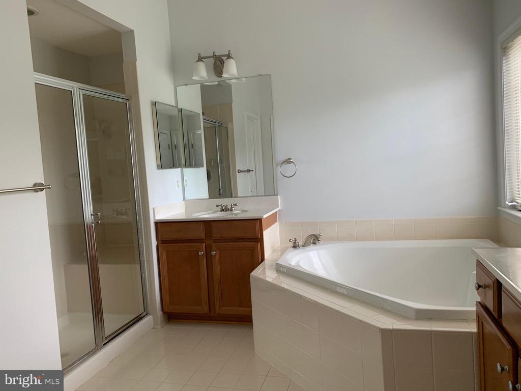 2403 CYPRESS GREEN LANE