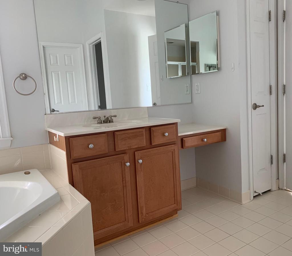 2403 CYPRESS GREEN LANE