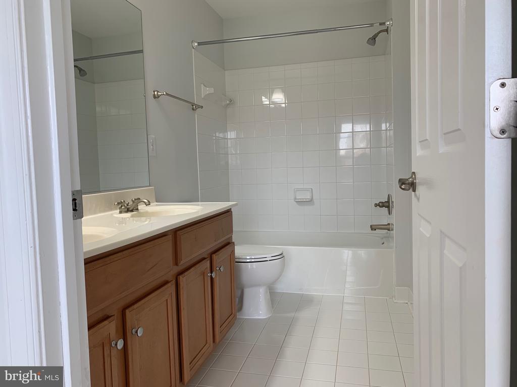 2403 CYPRESS GREEN LANE