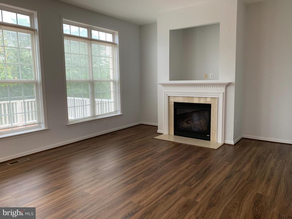 2403 CYPRESS GREEN LANE