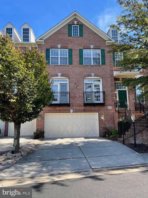 2403 CYPRESS GREEN LANE