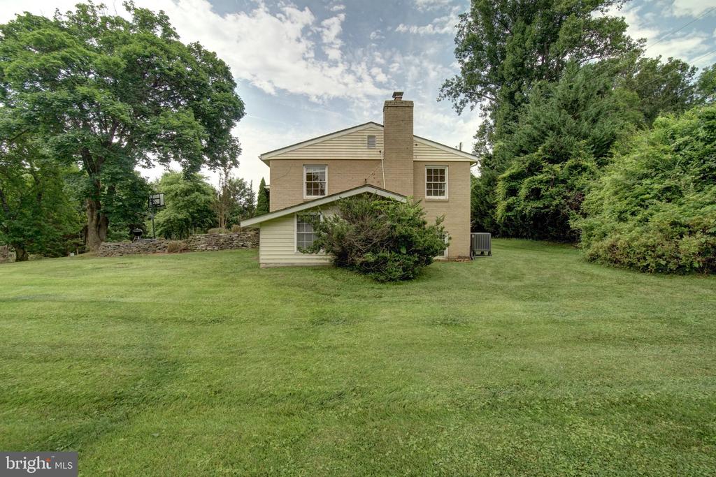 900 WALKER ROAD