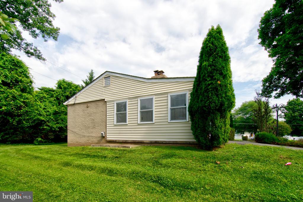 900 WALKER ROAD