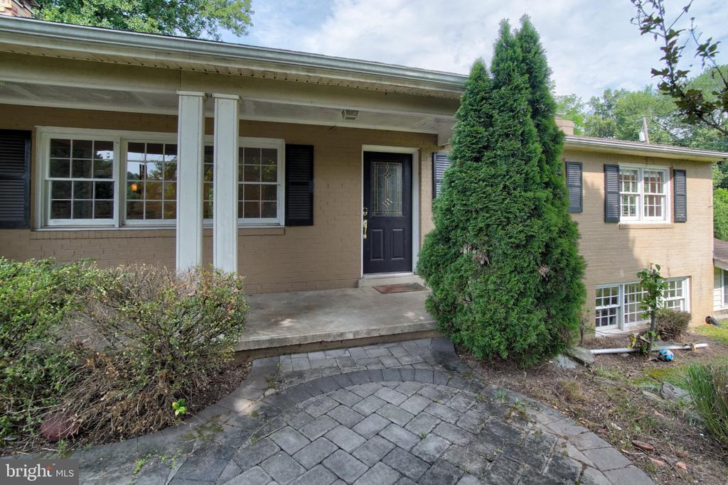 900 WALKER ROAD