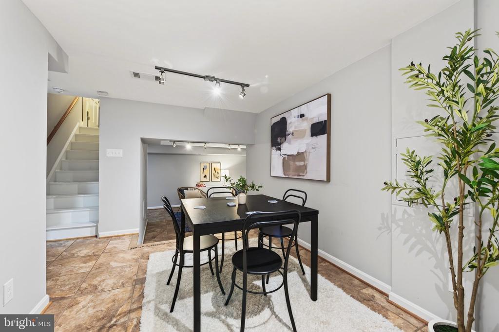 1427 GREEN RUN LANE