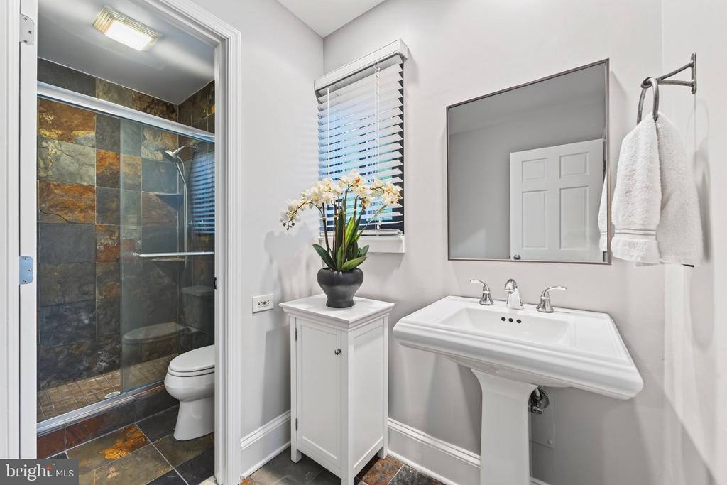 1427 GREEN RUN LANE