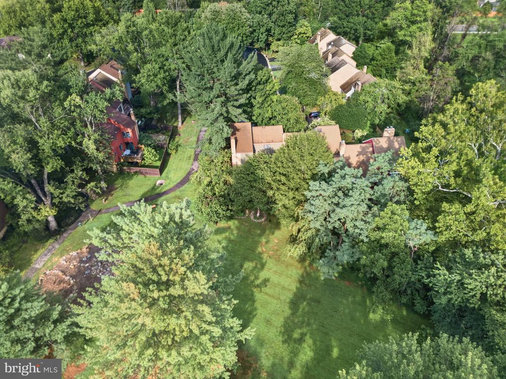 1427 GREEN RUN LANE