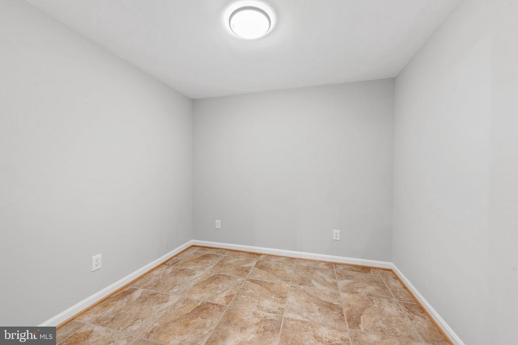 1427 GREEN RUN LANE