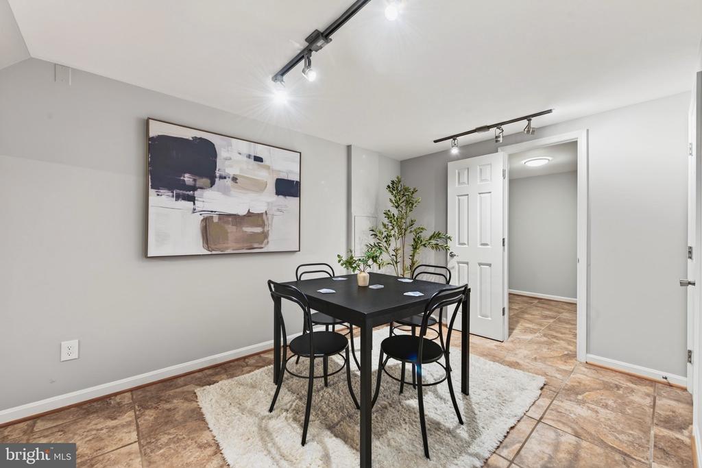 1427 GREEN RUN LANE
