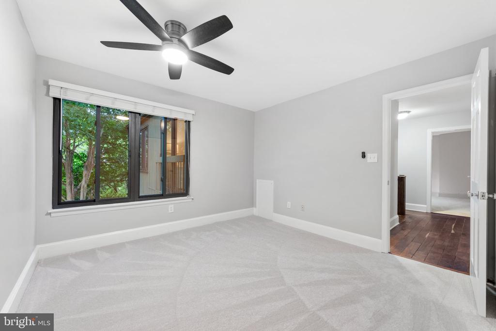 1427 GREEN RUN LANE