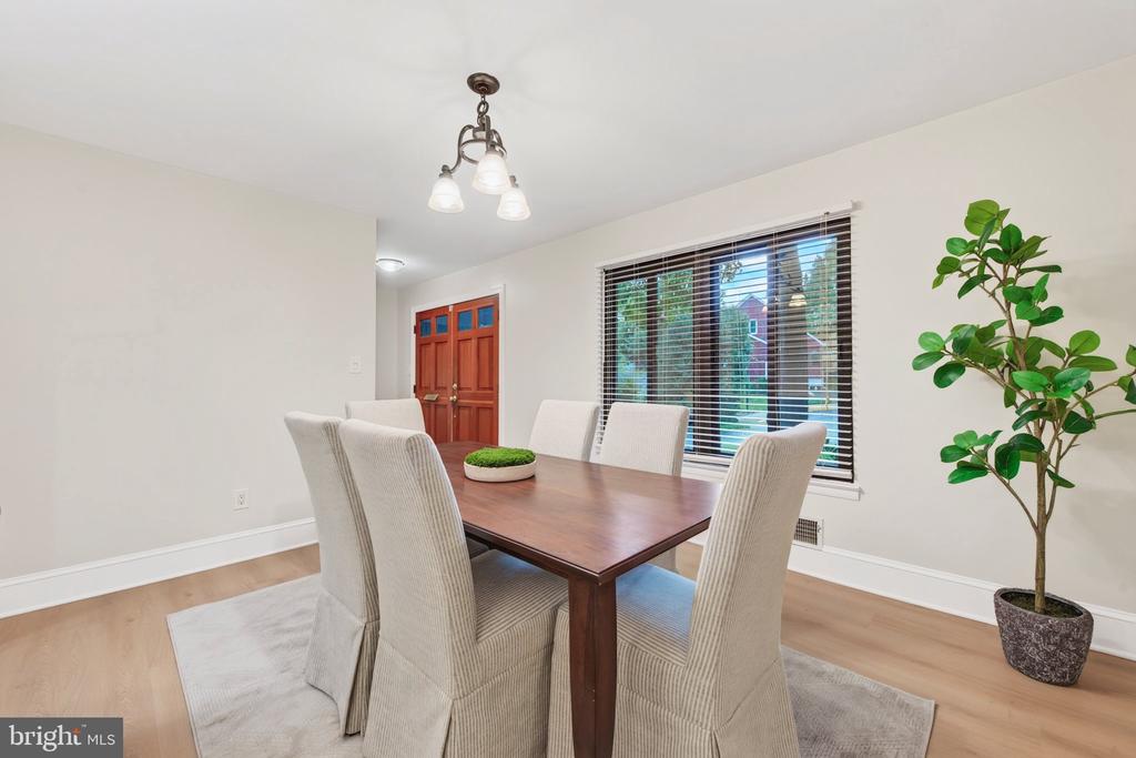 1427 GREEN RUN LANE