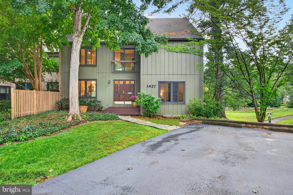 1427 GREEN RUN LANE