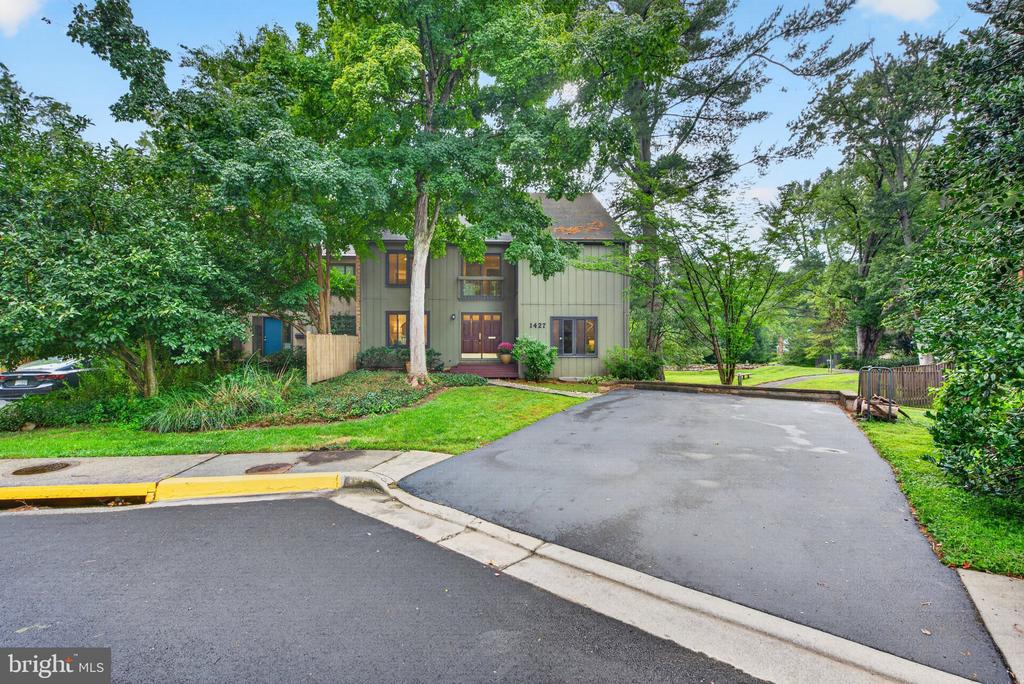 1427 GREEN RUN LANE