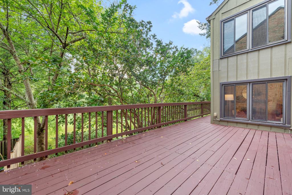 1427 GREEN RUN LANE