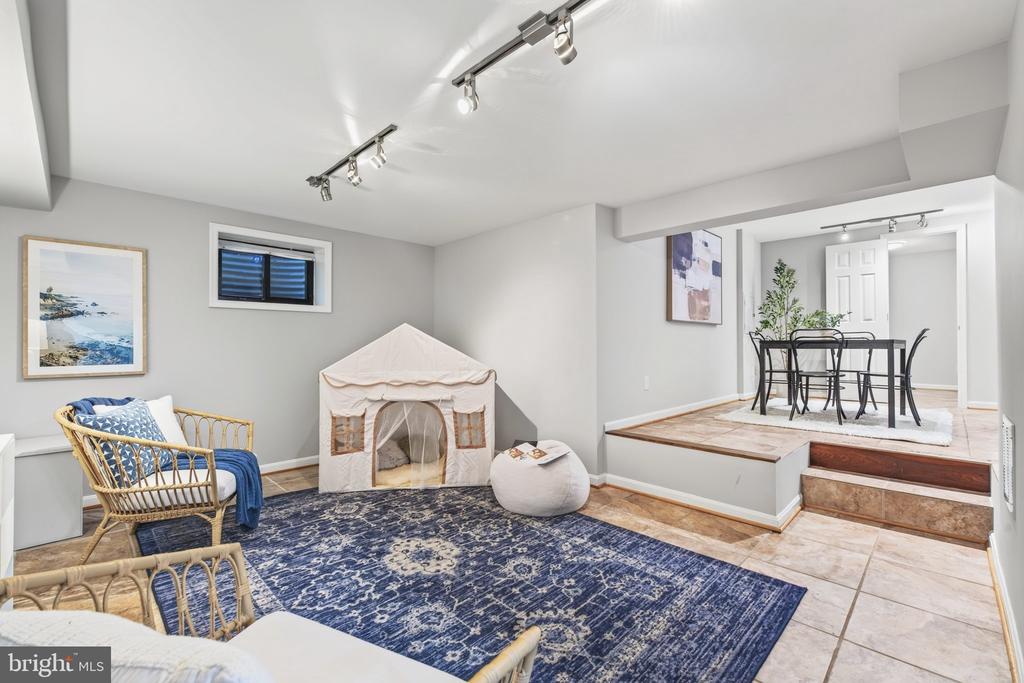 1427 GREEN RUN LANE
