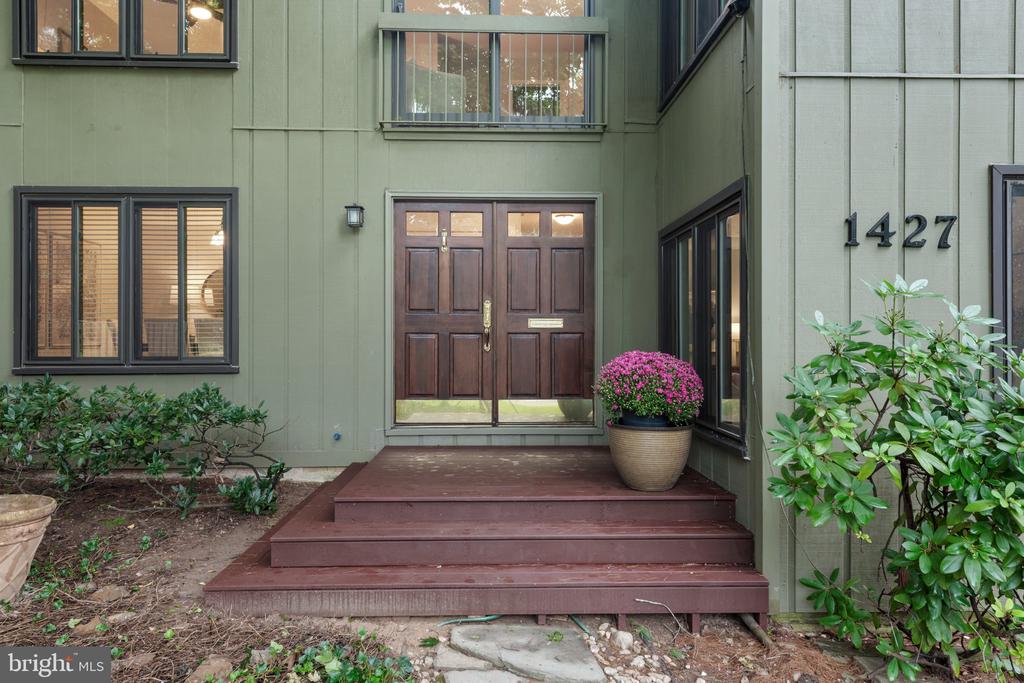 1427 GREEN RUN LANE
