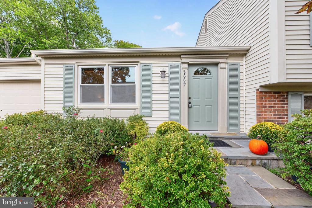 2669 FANIEUL HALL COURT