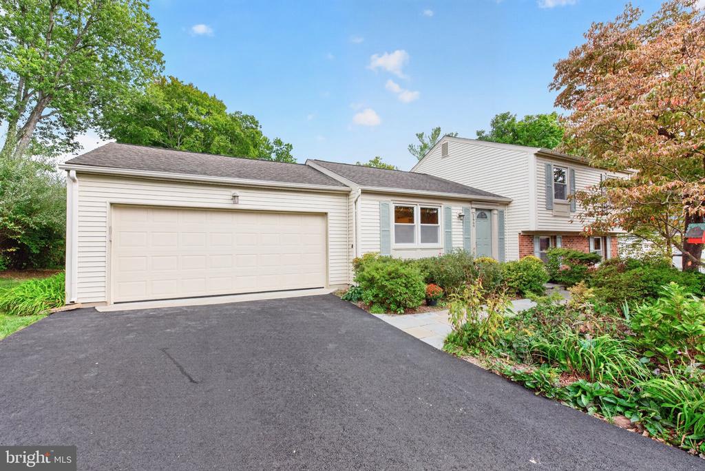 2669 FANIEUL HALL COURT
