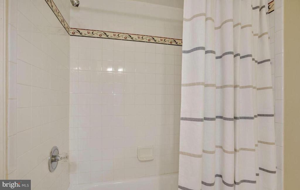 1860 STRATFORD PARK PLACE Unit: 201
