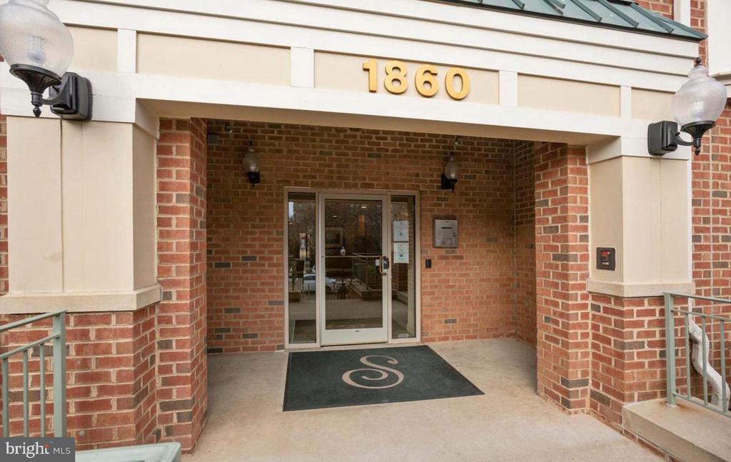 1860 STRATFORD PARK PLACE Unit: 201