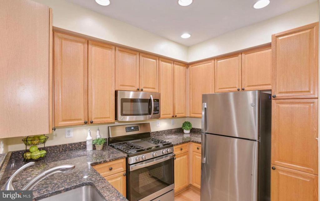 1860 STRATFORD PARK PLACE Unit: 201