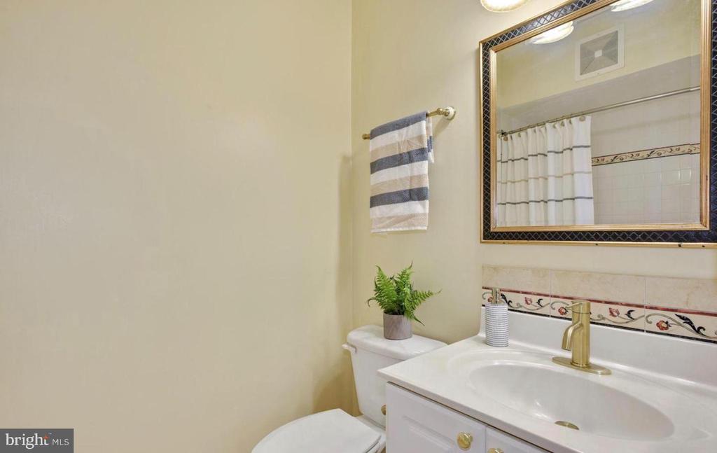 1860 STRATFORD PARK PLACE Unit: 201