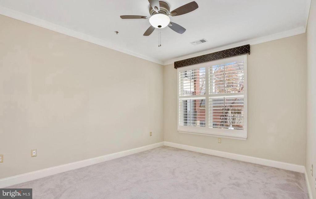1860 STRATFORD PARK PLACE Unit: 201