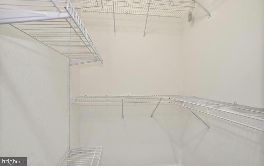 1860 STRATFORD PARK PLACE Unit: 201
