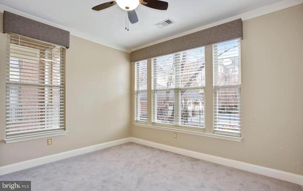 1860 STRATFORD PARK PLACE Unit: 201