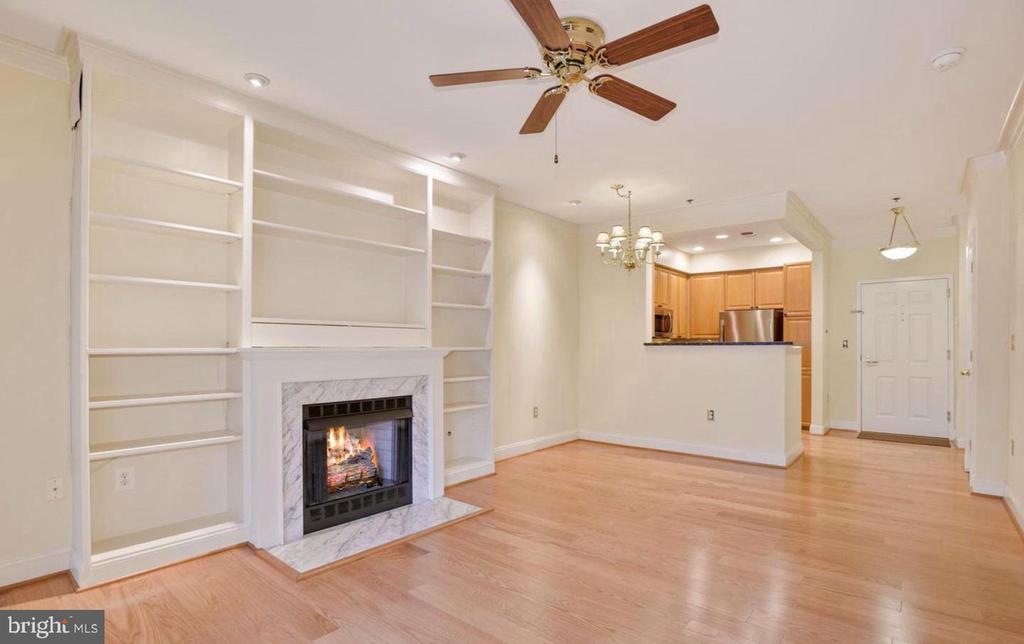 1860 STRATFORD PARK PLACE Unit: 201