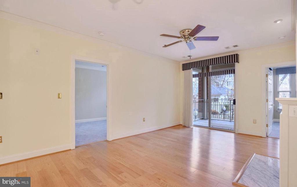 1860 STRATFORD PARK PLACE Unit: 201