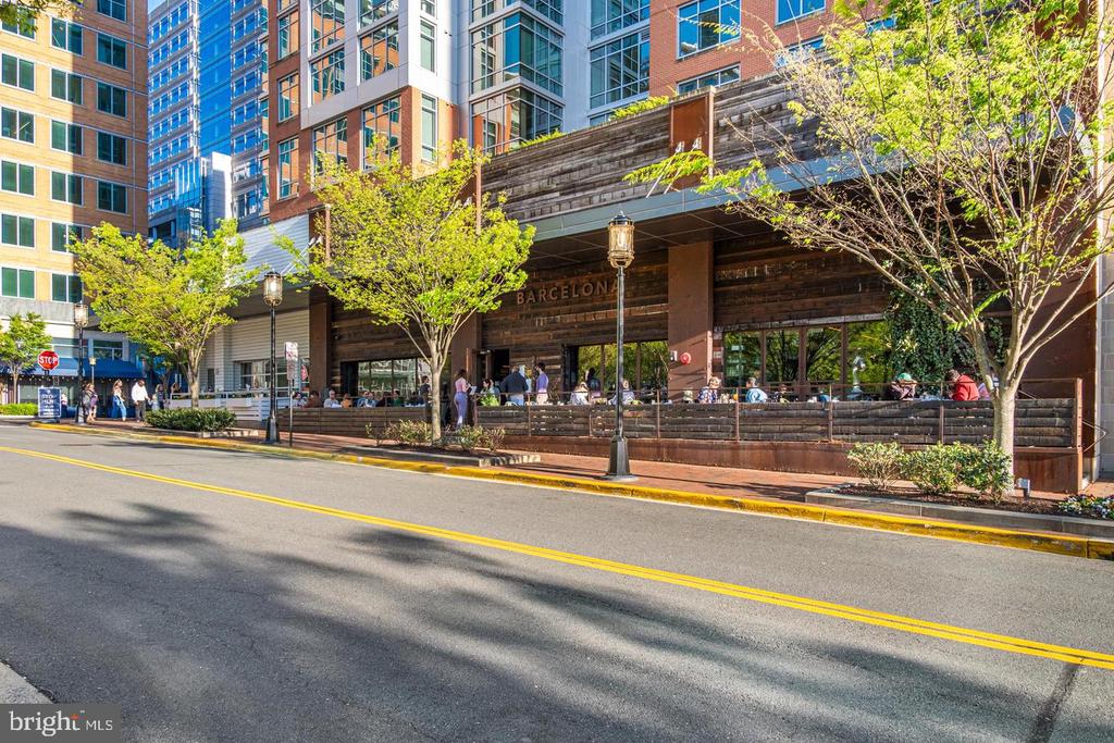 1860 STRATFORD PARK PLACE Unit: 201