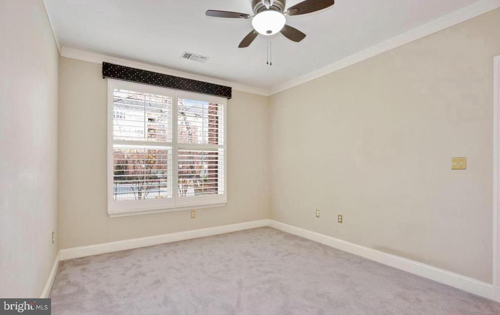 1860 STRATFORD PARK PLACE Unit: 201