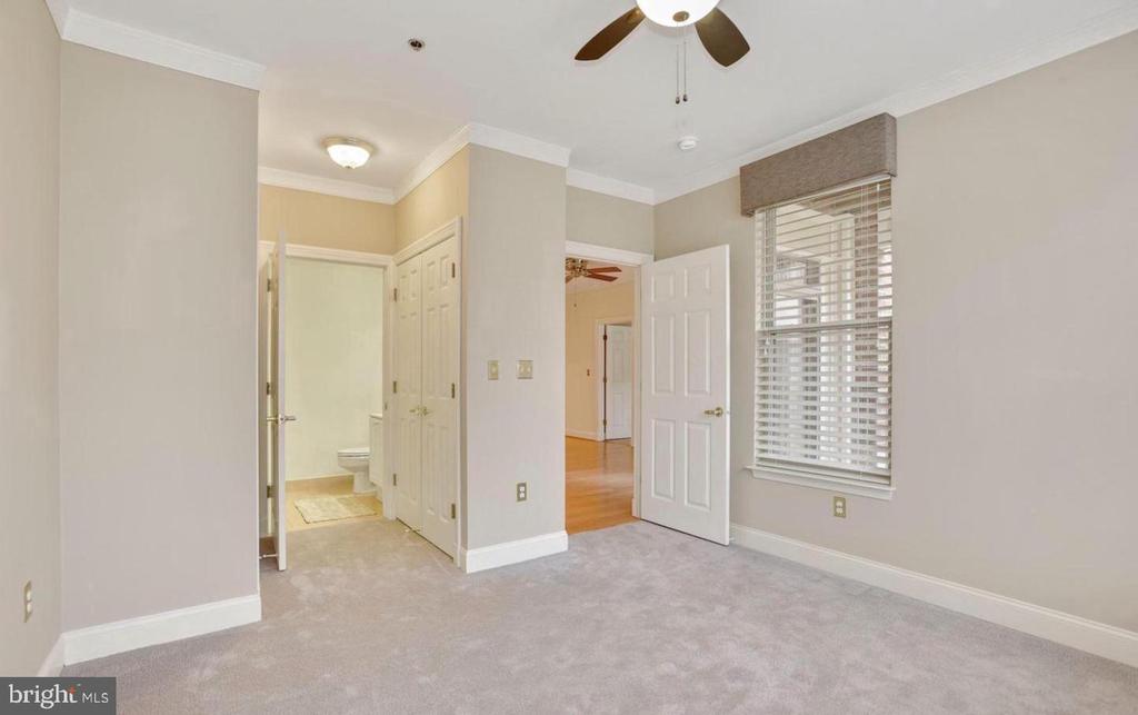 1860 STRATFORD PARK PLACE Unit: 201