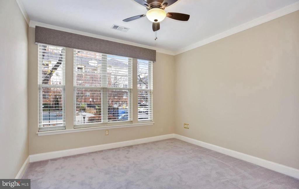 1860 STRATFORD PARK PLACE Unit: 201