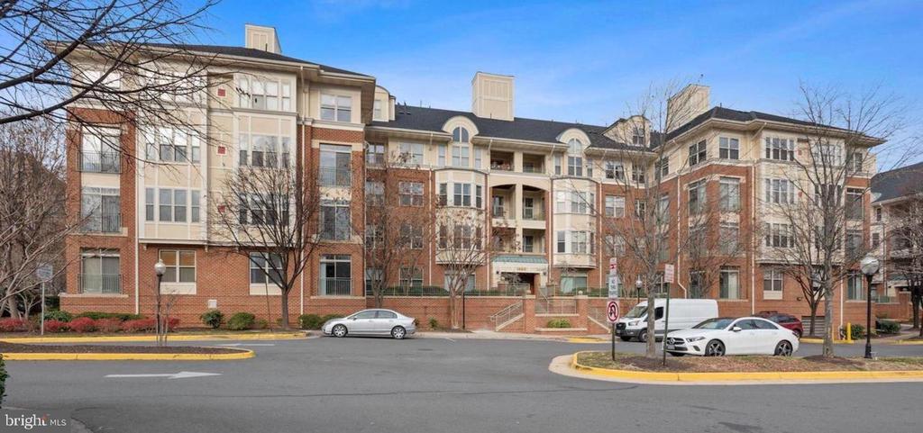 1860 STRATFORD PARK PLACE Unit: 201