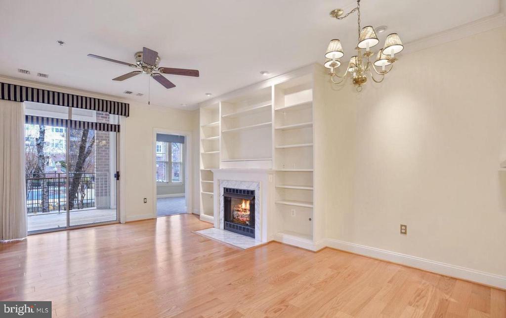 1860 STRATFORD PARK PLACE Unit: 201
