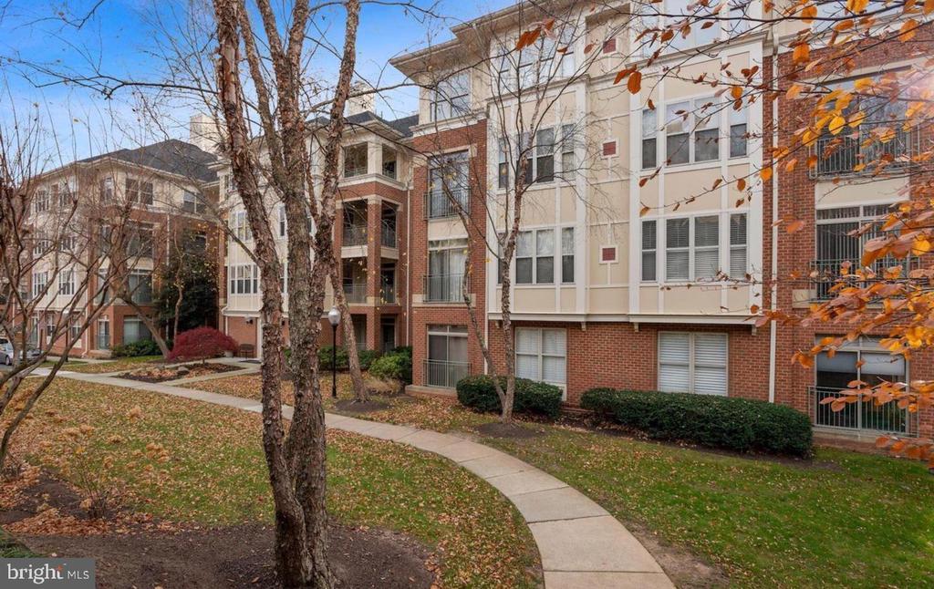 1860 STRATFORD PARK PLACE Unit: 201