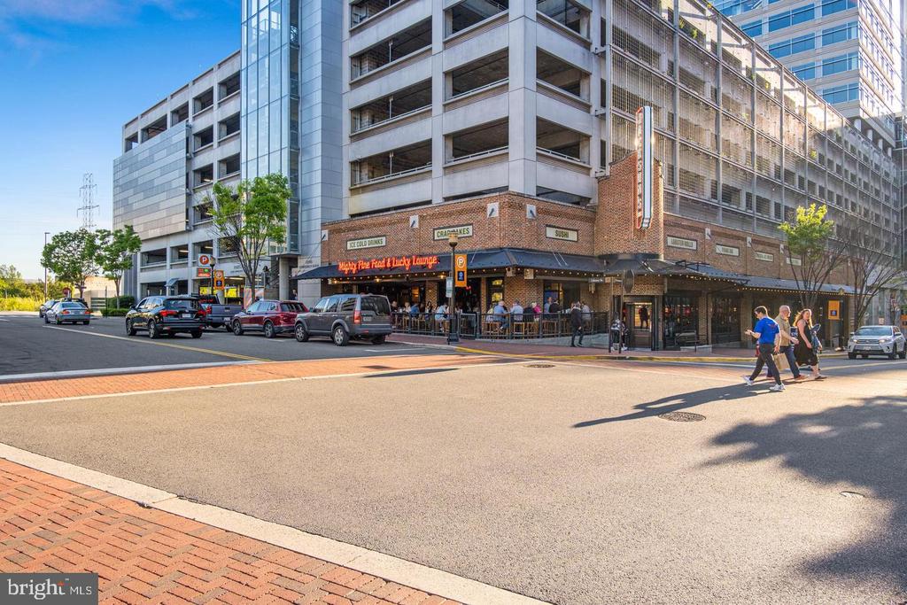 1860 STRATFORD PARK PLACE Unit: 201
