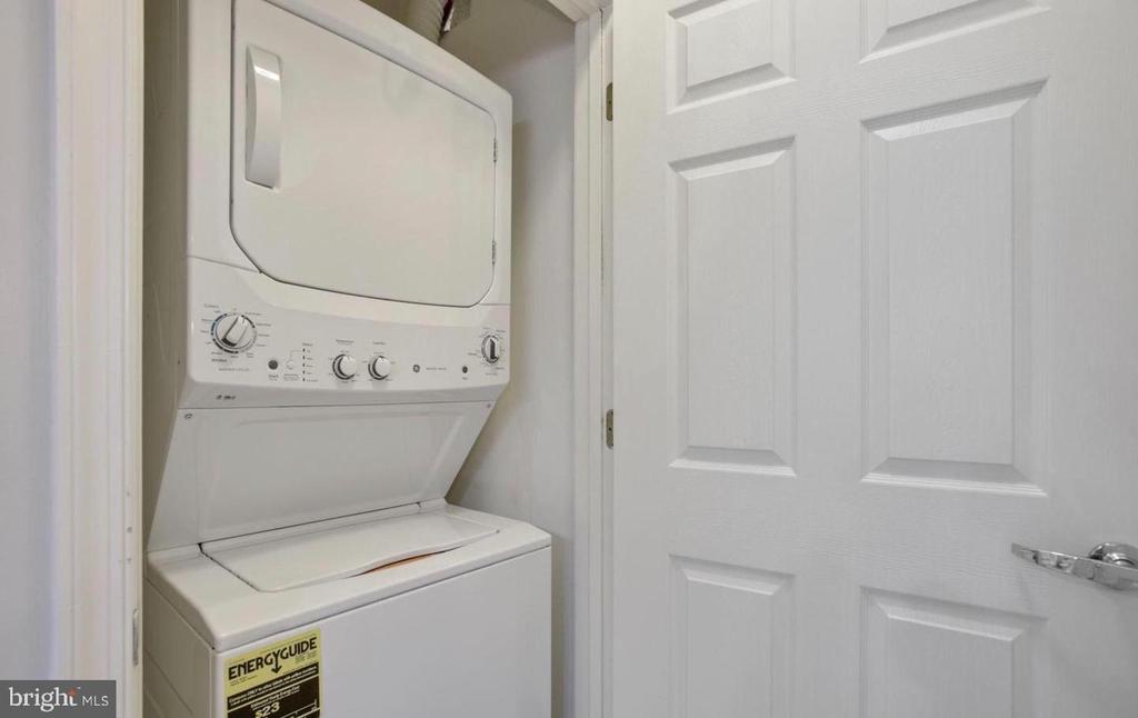 1860 STRATFORD PARK PLACE Unit: 201