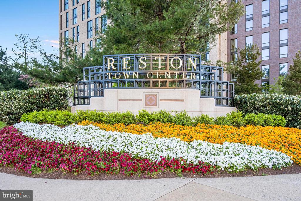 1860 STRATFORD PARK PLACE Unit: 201