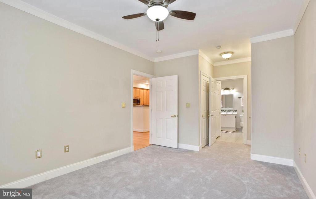 1860 STRATFORD PARK PLACE Unit: 201