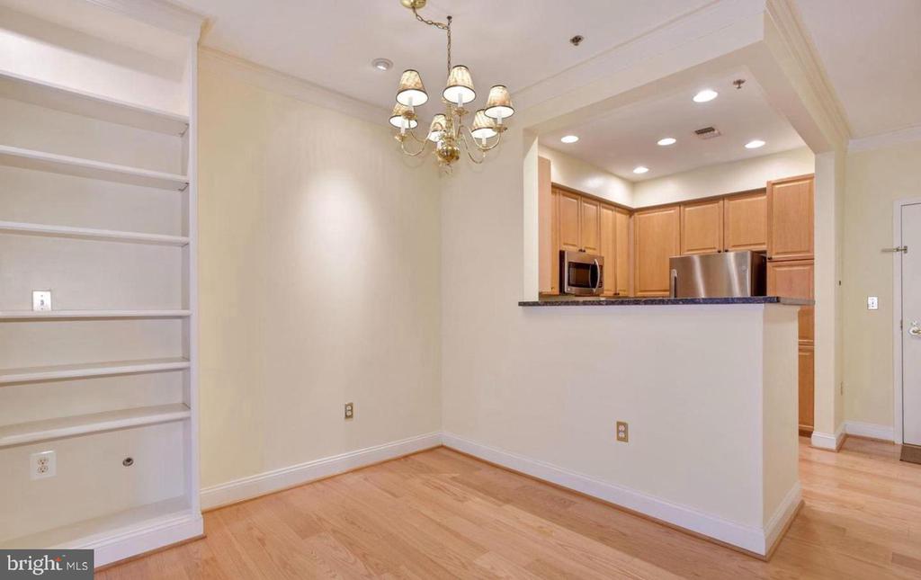 1860 STRATFORD PARK PLACE Unit: 201