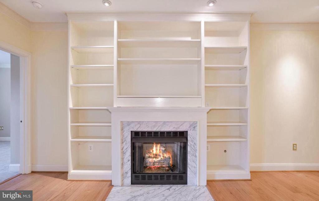 1860 STRATFORD PARK PLACE Unit: 201