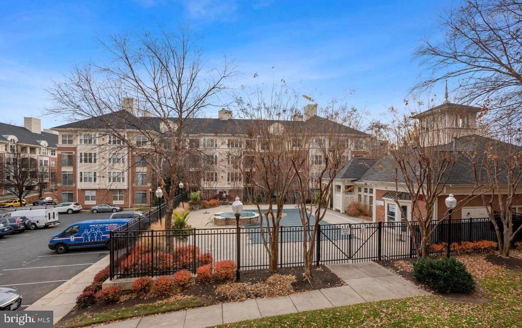 1860 STRATFORD PARK PLACE Unit: 201